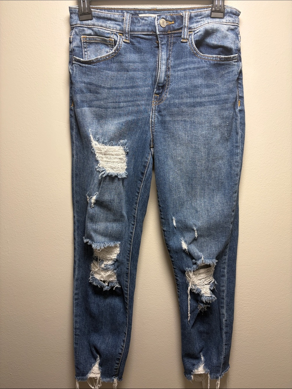 EUC - buckle willow & root distressed skinny mom jeans size 26